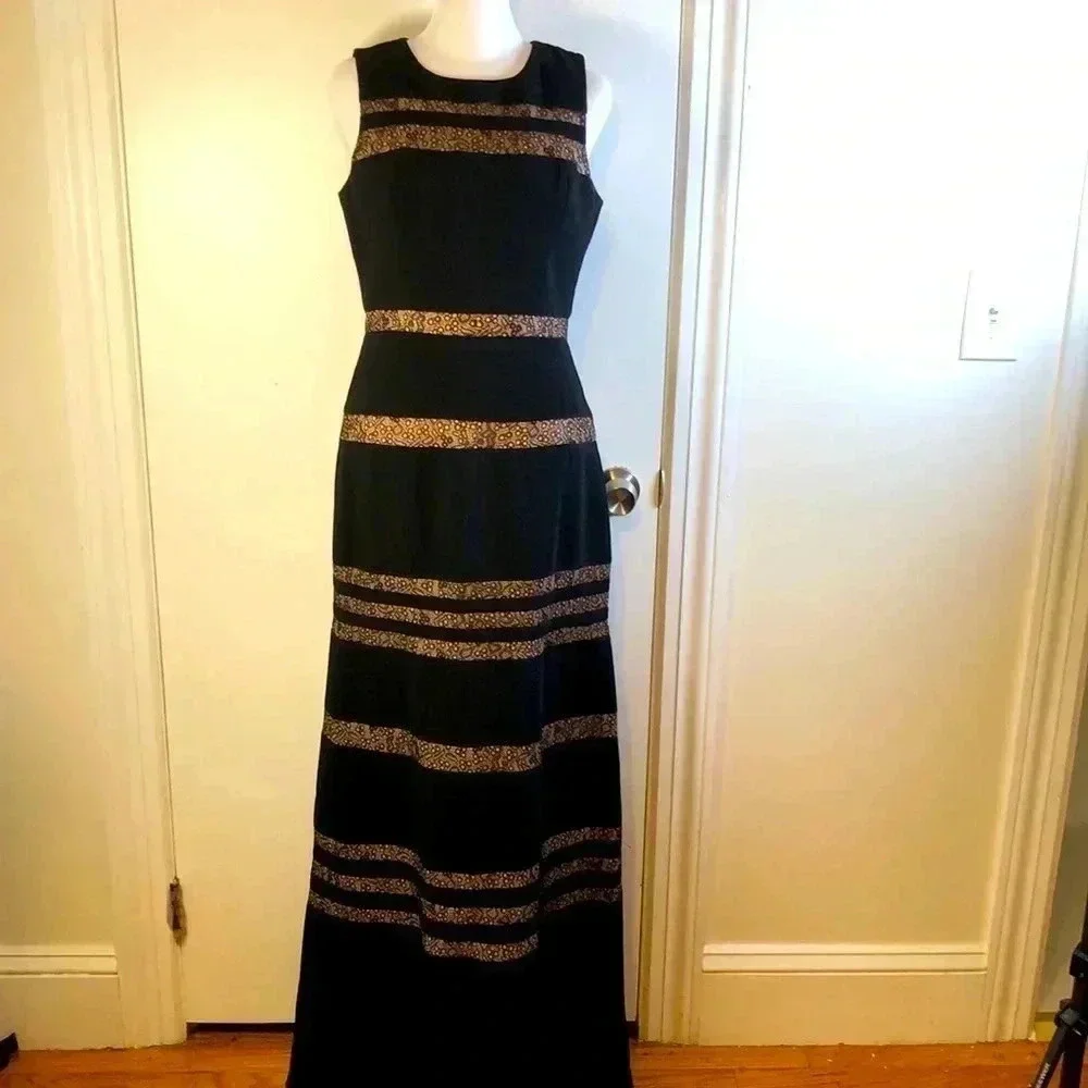 BCBG Max Azaria Katiana lace insert black fill length sleeveless gown. Size 6